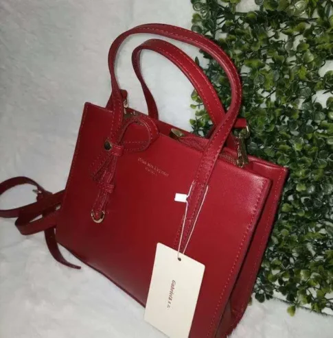 Ladies Fashionable Shoulder Hand Bag, Red