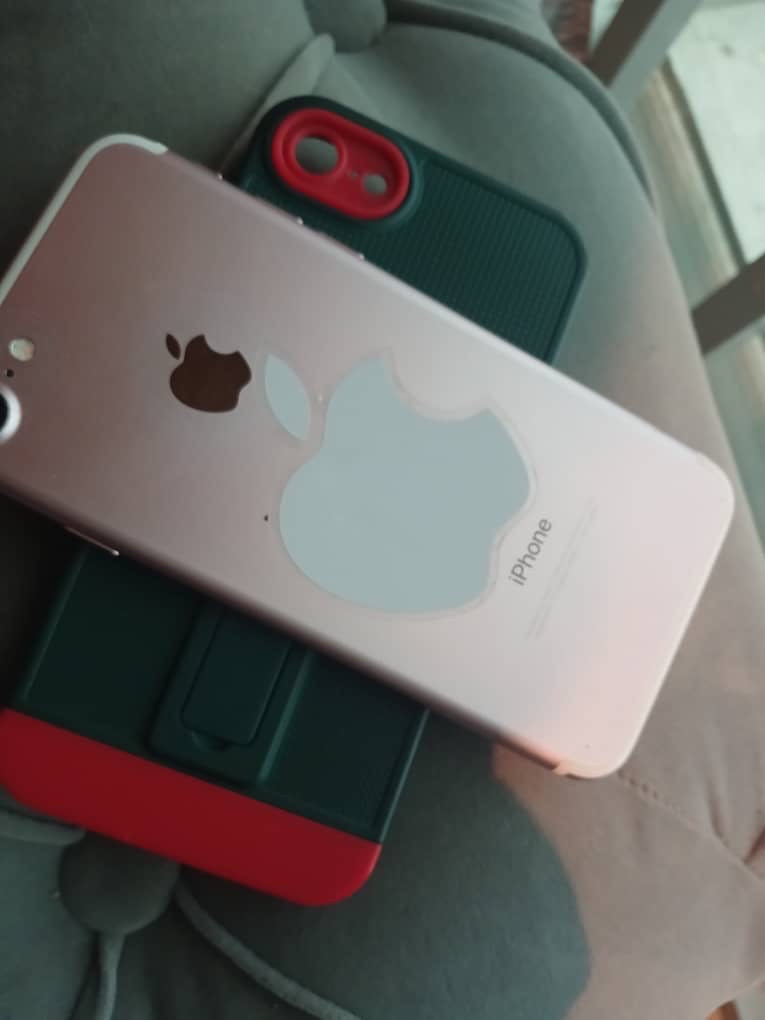 Pink Apple iPhone 7