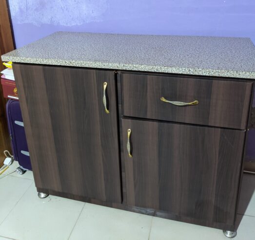 Kitchen Cupboard With Double Doors and One Drawer
