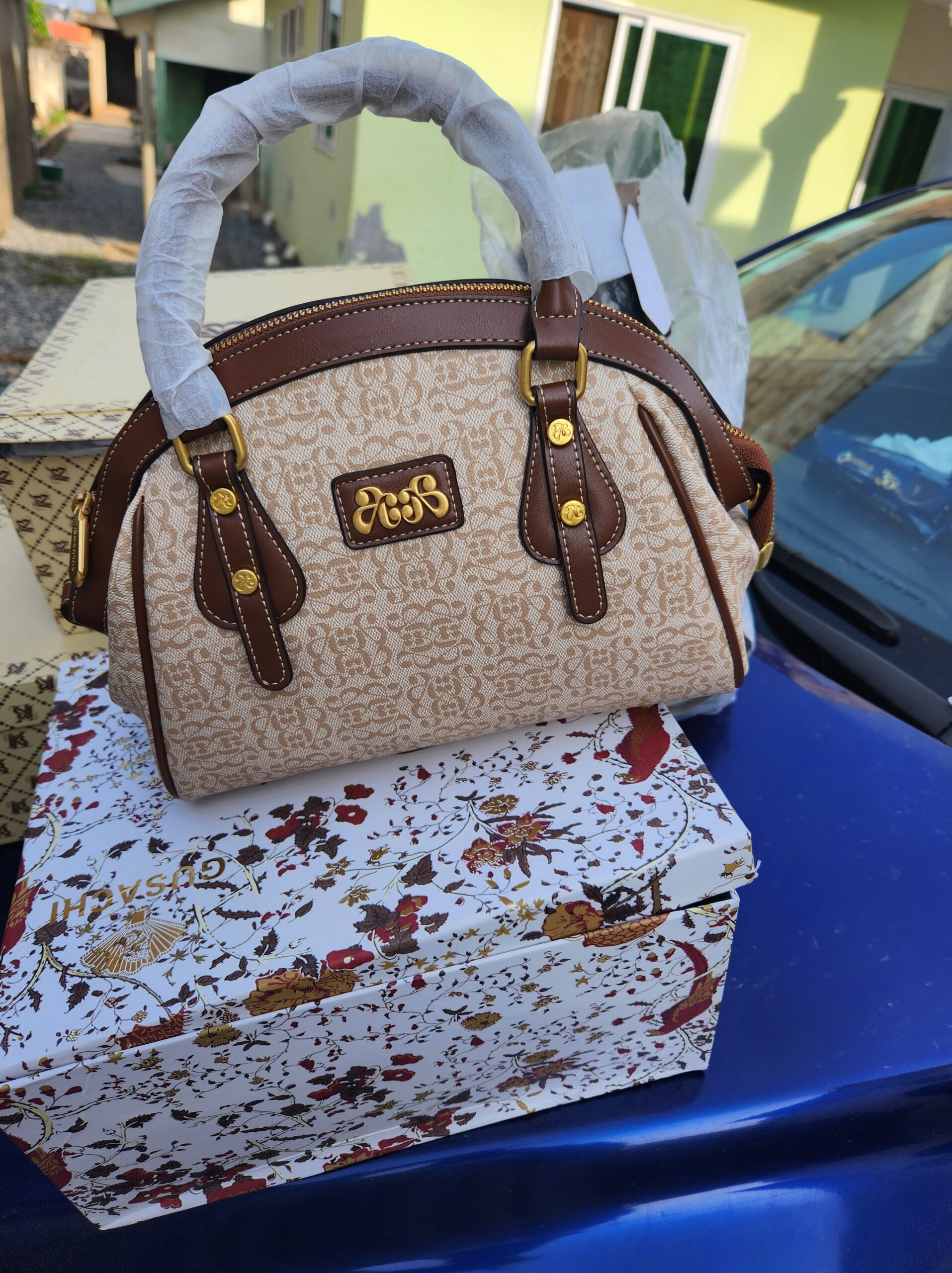 Classy and bougie leather stock bag
