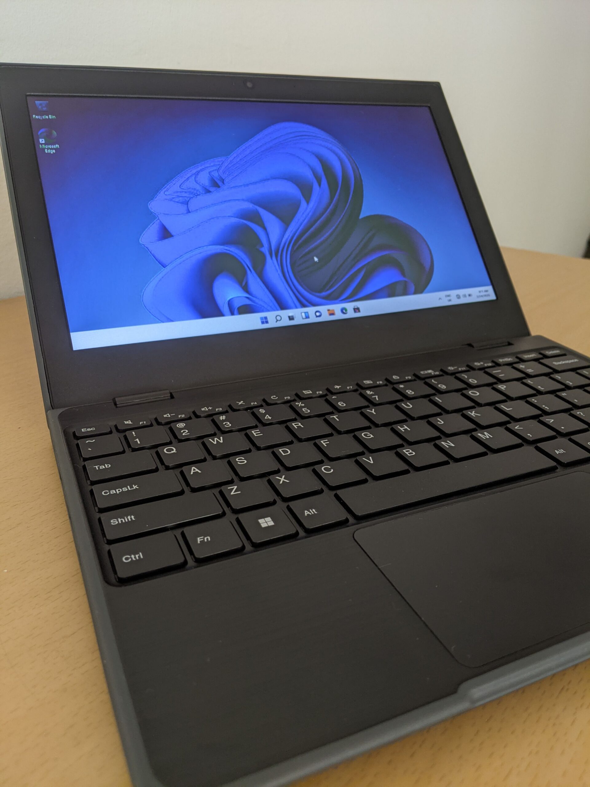 Lenovo 100E Laptop 4gb ram and 128gb SSD
