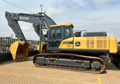 John-Deere-E330-Excavator